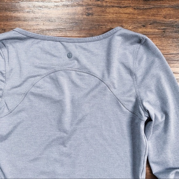 SOLD Lululemon • cropped henley long sleeve tee grey heathered asphalt athletic - Picture 7 of 9